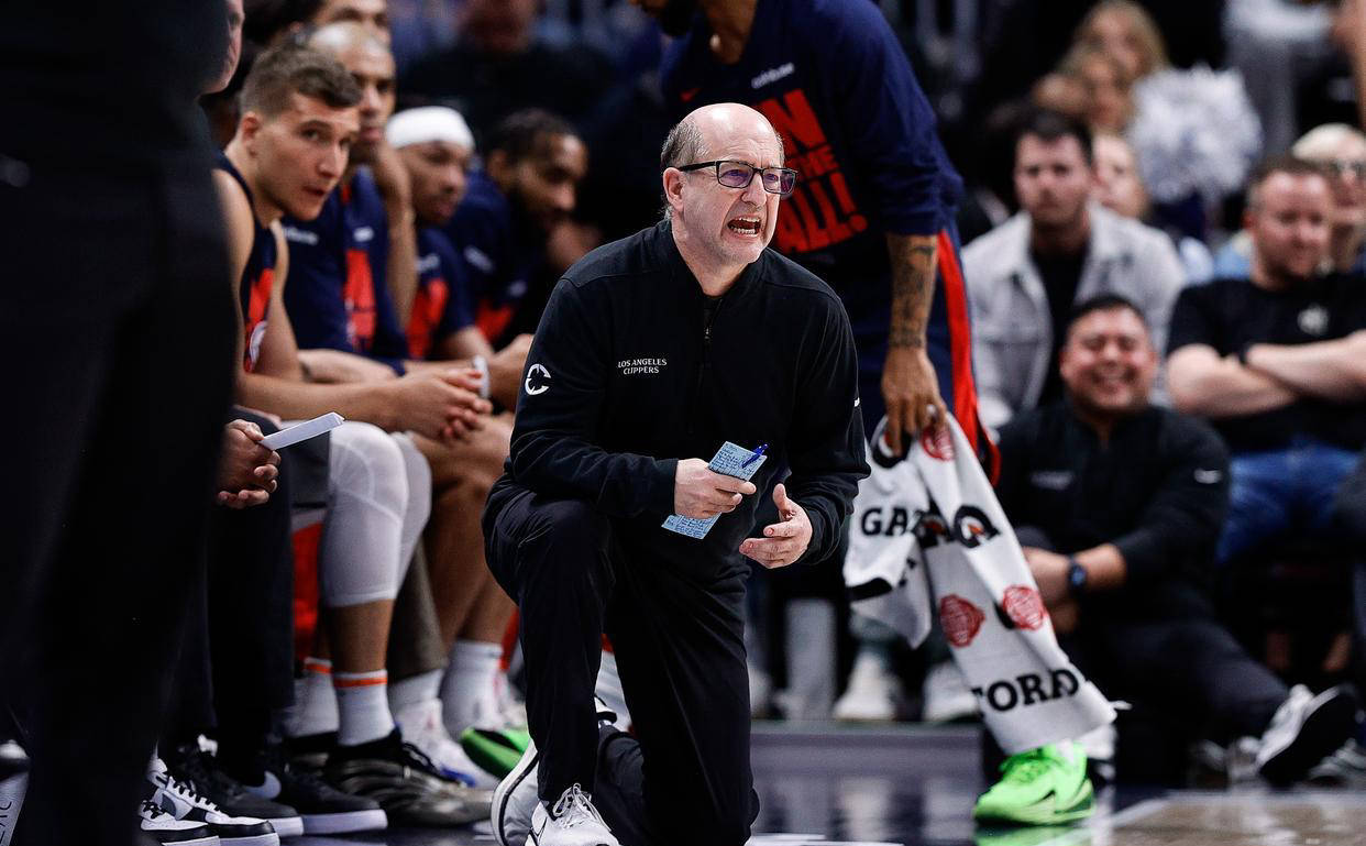 kaiyun-关于转折点！洛杉矶快船官宣签约，CBA常规赛国际比赛日攻防权衡，悬念犹存，心理建设被强调的信息-kaiyun