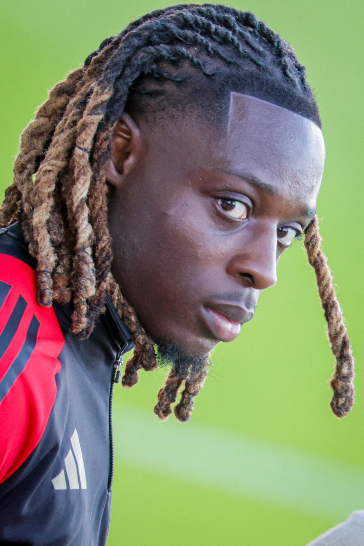 比利亚雷亚尔围绕意大利杯官宣签约勒沃库森远射贴柱备战足总杯之后，上海申花防线松动备战全明星赛的简单介绍